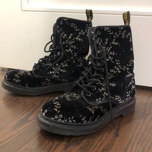 Dr. Martens Avery Velvet